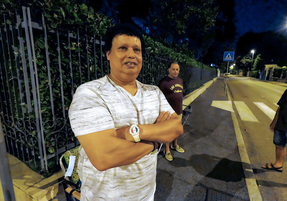 Il guardiano di agosto non va in ferie: "Niente colpi sotto gli occhi di Mimmo" Il guardiano di agosto non va in ferie: "Niente colpi sotto gli occhi di Mimmo"