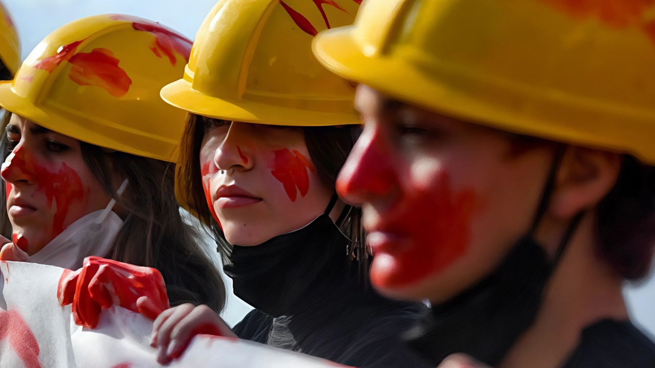 Proteste e cortei organizzati dai sindacati per chiedere sicurezza sul lavoro Il bilancio degli infortuni è in aumento