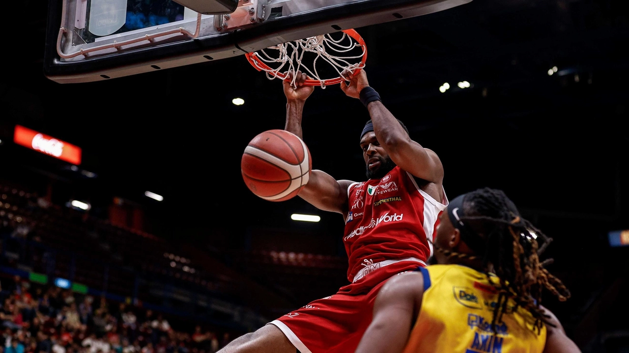 Olimpia Milano vince contro Scafati con il ritorno di Causeur. Nebo eccelle, mentre si attende la decisione sui 12 per i playoff. Olimpia Milano vince contro Scafati con il ritorno di Causeur. Nebo eccelle, mentre si attende la decisione sui 12 per i playoff.