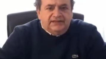 Il sindaco Costantino aveva più volte difeso l’autovelox poi sostituito da una rotatoria Ora tocca ai T-Red essere sotto accusa Il sindaco Costantino aveva più volte difeso l’autovelox poi sostituito da una rotatoria Ora tocca ai T-Red essere sotto accusa