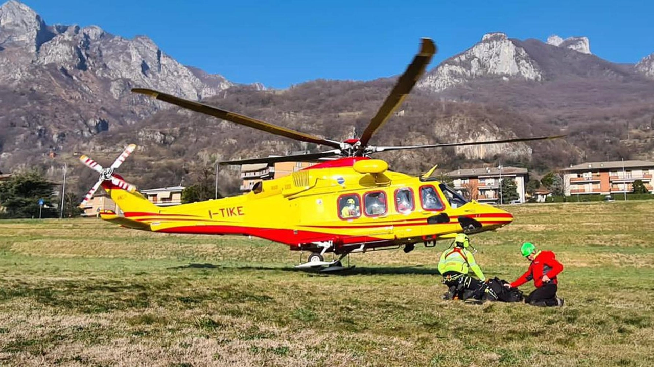 Francesca Rossi, 45 anni, era originaria della Valtellina e residente a Milano. Lascia due bambini piccoli. Il familiare sotto shock ha dato l’allarme.