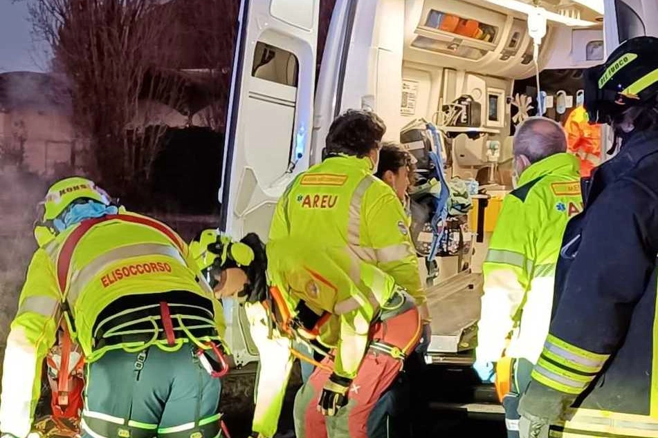 Il maghrebino è stato portato al Sant'Anna di Como in codice rosso