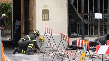 La perdita di benzina, gli pneumatici in fiamme e le esalazioni mortali: come si è sprigionato l’incendio nell’autofficina di via Fra Galgario