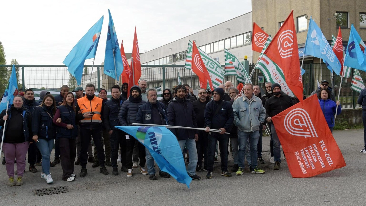 L’ennesima crisi occupazionale nel Milanese, quella della Geodis di Carpiano, è approdata davanti alla prefettura di Milano. Un primo incontro... L’ennesima crisi occupazionale nel Milanese, quella della Geodis di Carpiano, è approdata davanti alla prefettura di Milano. Un primo incontro...