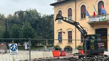 Prosegue la riqualificazione delle pavimentazioni stradali a Cormano, con due cantieri aperti in via Manzoni e via Caduti della Libertà. I lavori prevedono la posa di Pietre d’Oriente e cubetti di porfido, con conclusione prevista a novembre. Prosegue la riqualificazione delle pavimentazioni stradali a Cormano, con due cantieri aperti in via Manzoni e via Caduti della Libertà. I lavori prevedono la posa di Pietre d’Oriente e cubetti di porfido, con conclusione prevista a novembre.