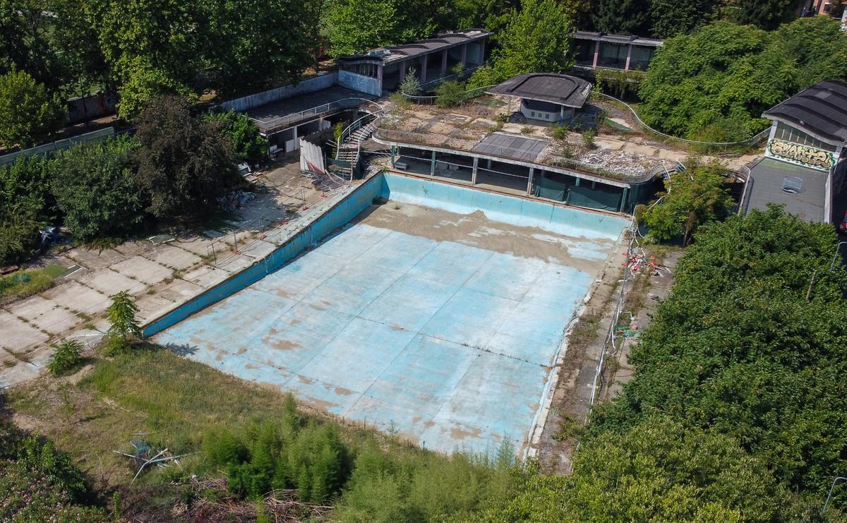 agosto bollente a milano assalto alle piscine le nostre spiagge ma quattro impianti storici sono chiusi