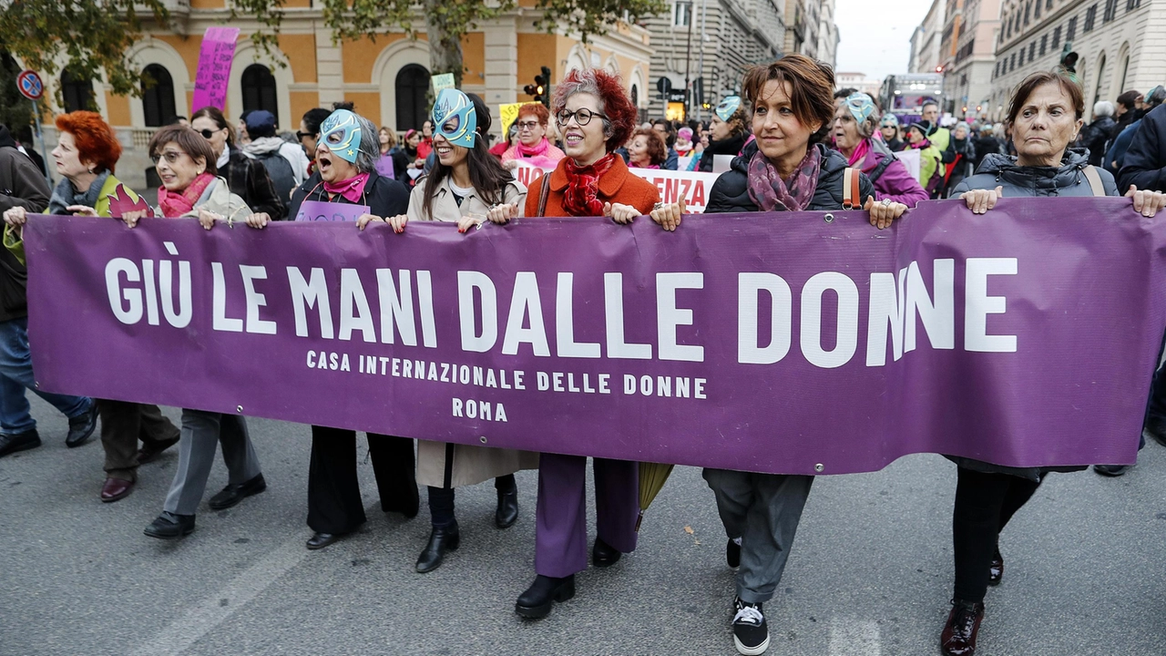 Una manifestazione contro la violenza sulle donne