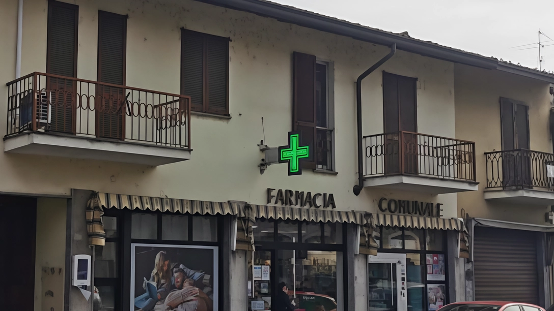 L’ingresso della farmacia comunale di piazza Vittorio Emanuele II a Sant’Angelo L’ingresso della farmacia comunale di piazza Vittorio Emanuele II a Sant’Angelo