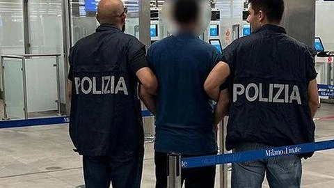 L’uomo è stato accompagnato dall’aeroporto al carcere di Monza