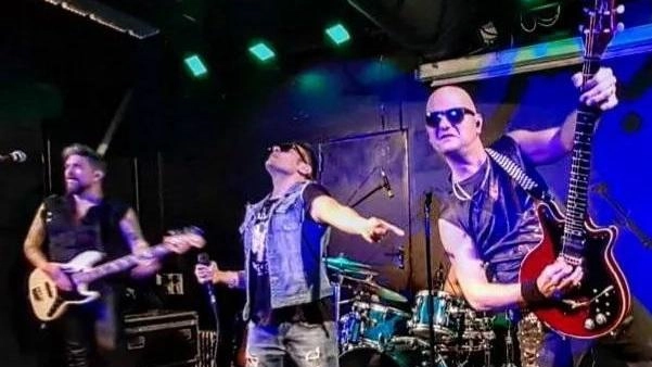 Un omaggio al rock internazionale dei Queen e un tributo a quello italiano di Vasco Rossi, senza dimenticare i... Un omaggio al rock internazionale dei Queen e un tributo a quello italiano di Vasco Rossi, senza dimenticare i...