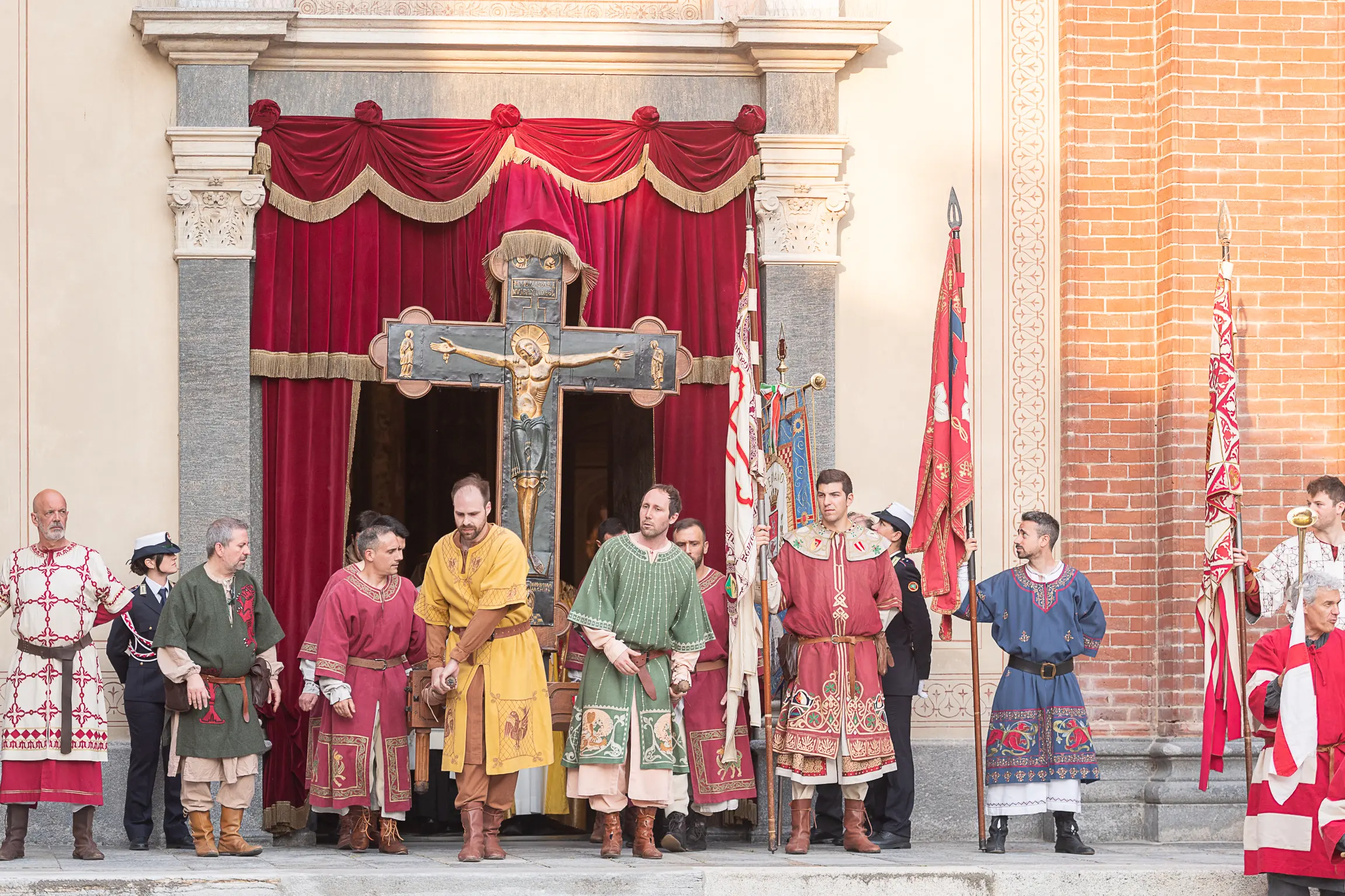 La cerimonia di Traslazione chiude il Palio di Legnano: il Crocione prende casa a Sant’Ambrogio