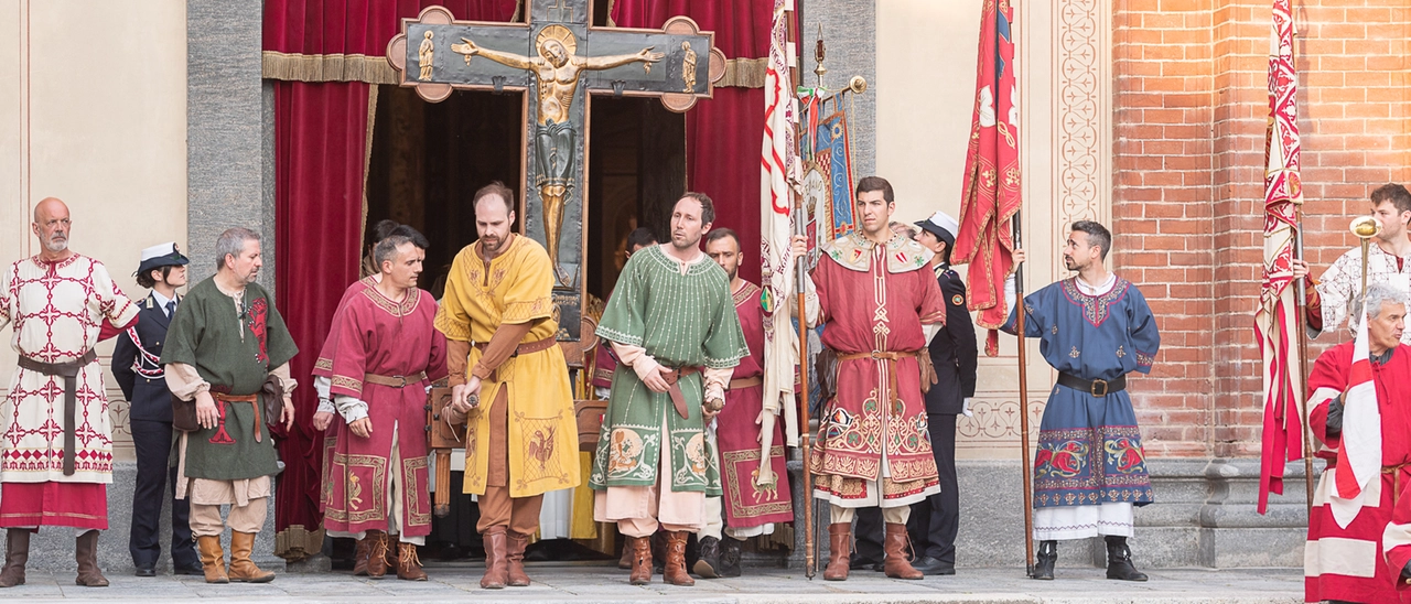 La cerimonia di Traslazione chiude il Palio di Legnano: il Crocione prende casa a Sant’Ambrogio