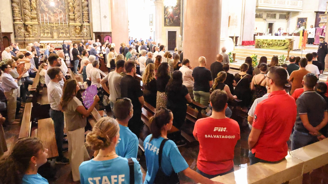 Il Duomo di Chiari non è riuscito a contenere tutti coloro che hanno voluto dare l’ultimo saluto a Formenti Lo zio: «Inflessibile nel suo rigore morale» Il Duomo di Chiari non è riuscito a contenere tutti coloro che hanno voluto dare l’ultimo saluto a Formenti Lo zio: «Inflessibile nel suo rigore morale»