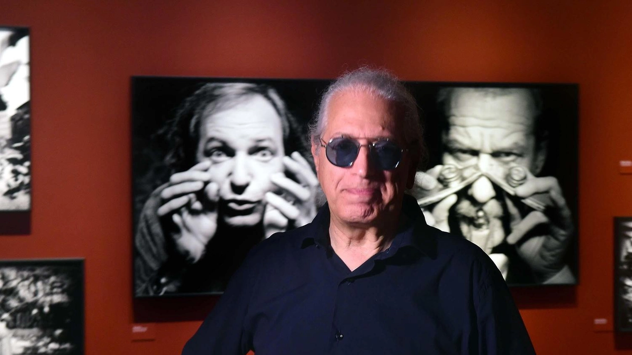 In mostra dal 6 dicembre alla Fabbrica del Vapore un anno dopo “Incontri” "C’è una parete col faccione di Elio... e il ritratto di Lou Reed e Laurie Anderson". In mostra dal 6 dicembre alla Fabbrica del Vapore un anno dopo “Incontri” "C’è una parete col faccione di Elio... e il ritratto di Lou Reed e Laurie Anderson".