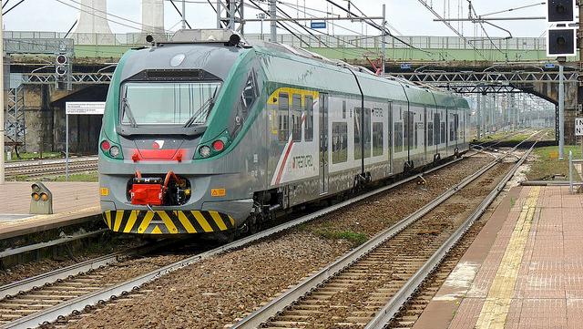 Novate Milanese, uomo travolto e ucciso da un treno: traffico ferroviario in tilt Novate Milanese, uomo travolto e ucciso da un treno: traffico ferroviario in tilt