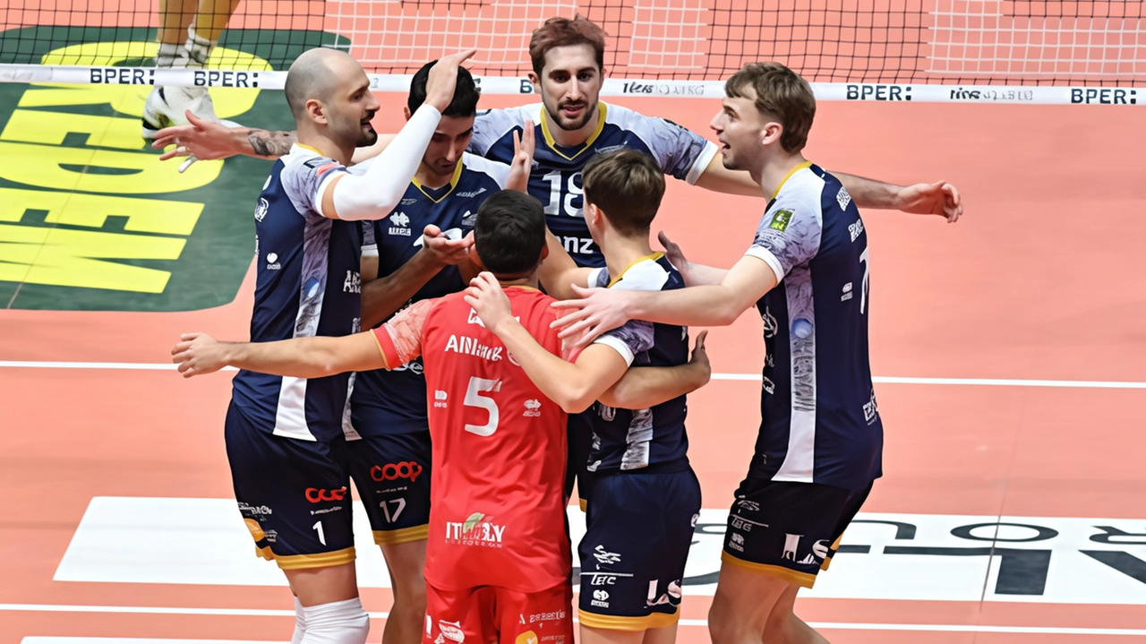 L’Allianz Milano festeggia dopo il successo 1-3 contro la Valsa Group a Modena L’Allianz Milano festeggia dopo il successo 1-3 contro la Valsa Group a Modena