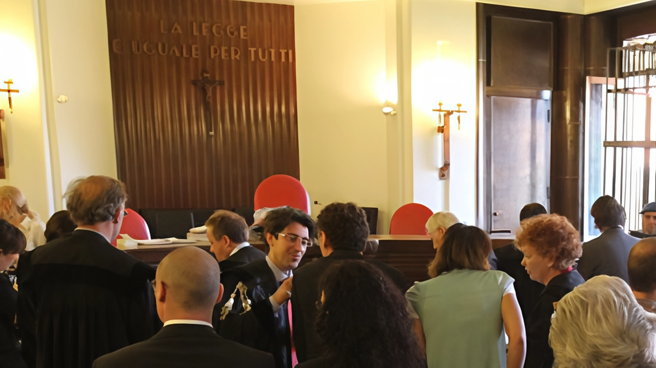 Condanne e rinvii a giudizio per traffico di fatture false da 57 milioni di euro, coinvolgendo società estere, incluso la Cina. Evoluzione dell'evasione fiscale verso nuovi Paesi europei. Condanne e rinvii a giudizio per traffico di fatture false da 57 milioni di euro, coinvolgendo società estere, incluso la Cina. Evoluzione dell'evasione fiscale verso nuovi Paesi europei.