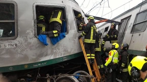 Pierangela, Giuseppina e Ida erano sul convoglio e hanno perso la vita nell’incidente. Sabato ci sarà la commemorazione, con gli occhi e il cuore sul “binario 1“. Pierangela, Giuseppina e Ida erano sul convoglio e hanno perso la vita nell’incidente. Sabato ci sarà la commemorazione, con gli occhi e il cuore sul “binario 1“.