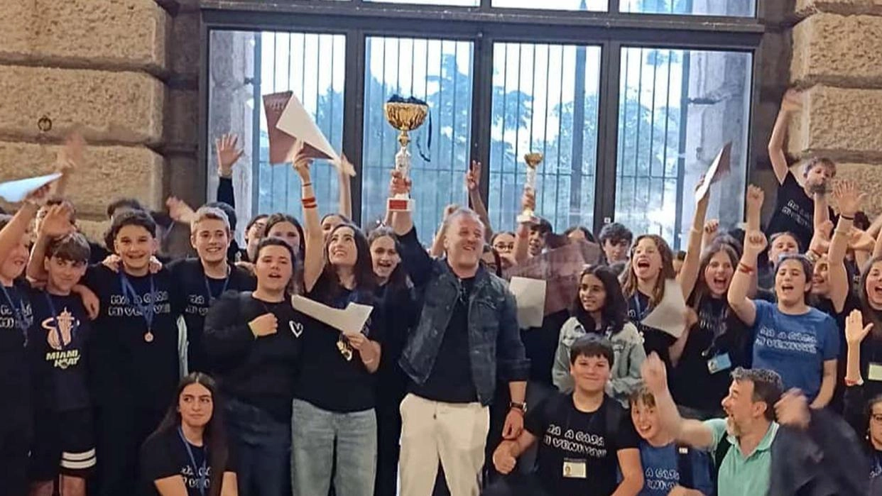 L’Orchestrona delle medie di Bellusco ha trionfato al Premio musicale Città di Verona con un punteggio che la dice lunga: 100/100 L’Orchestrona delle medie di Bellusco ha trionfato al Premio musicale Città di Verona con un punteggio che la dice lunga: 100/100