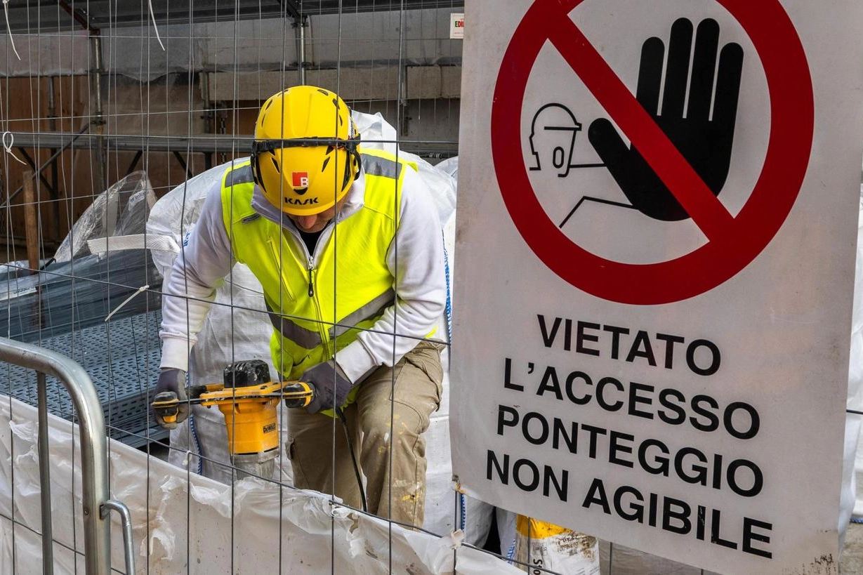 Sono circa 150 i cantieri fermi in tutta la città dopo le inchieste sull'urbanistica