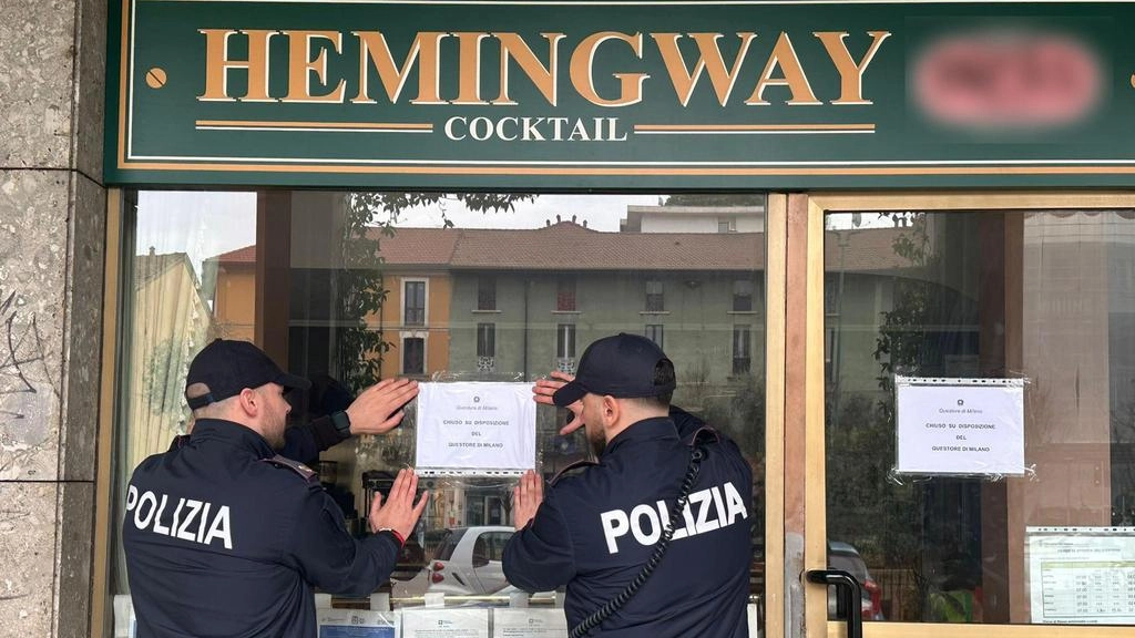 Il locale dovrà chiudere per due settimane perché ritrovo di pregiudicati e troppo spesso teatro di episodi di violenza Il locale dovrà chiudere per due settimane perché ritrovo di pregiudicati e troppo spesso teatro di episodi di violenza