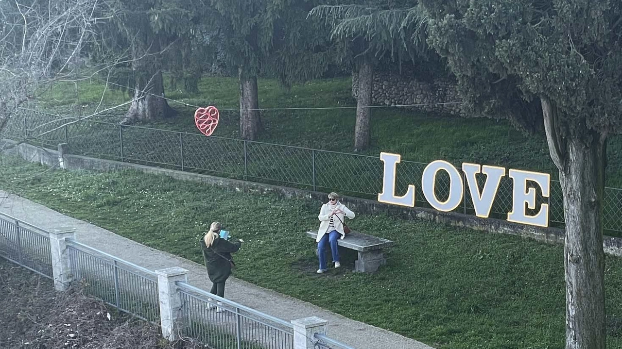 La giornata di San Valentino è passata, ma l’interesse per la via dell’amore a Cassano d’Adda non diminuisce. Sabato il... La giornata di San Valentino è passata, ma l’interesse per la via dell’amore a Cassano d’Adda non diminuisce. Sabato il...