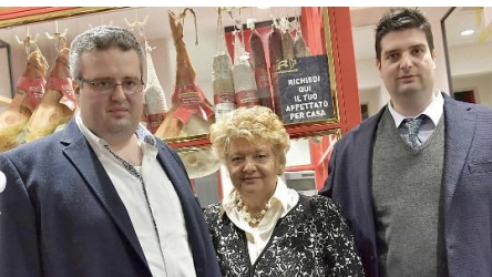 Dopo la scomparsa di Paolo, l’azienda è guidata dalla moglie Claudia con i figli Lorenzo (a destra) e Ferruccio ( a sinistra)