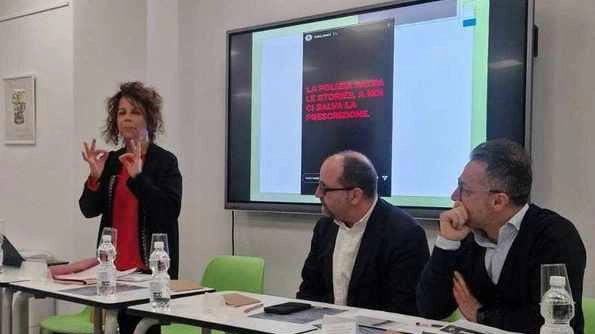 Maria Rosa Sala. dell’Avvocatura. comunale. con Marco. Luciani e Marco Guerra. della Direzione. sicurezza urbana. della polizia locale.
