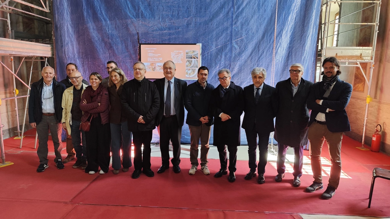 I rappresentanti di gruppi, enti e fondazioni che hanno contribuito al restauro di Sant’Ambrogio