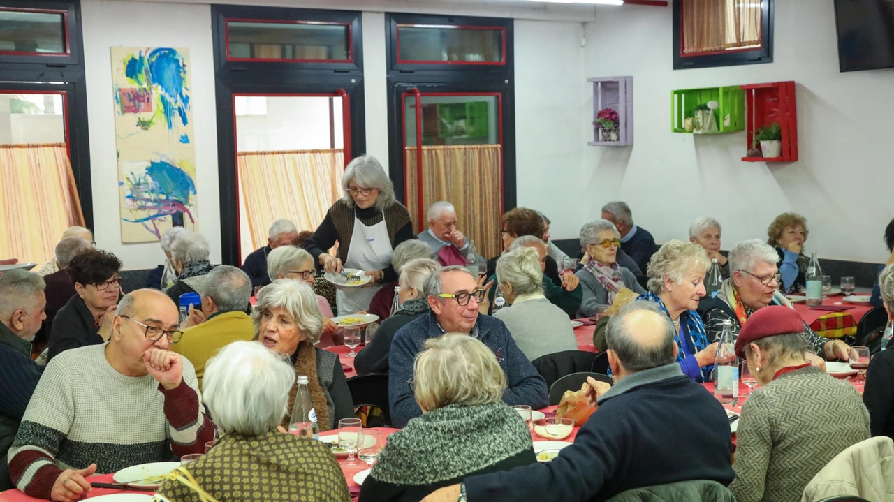 Allarmante boom dell’indice di vecchiaia nei comuni del Cremasco . Gli over 65 in otto anni sono diventati il doppio dei quindicenni. Allarmante boom dell’indice di vecchiaia nei comuni del Cremasco . Gli over 65 in otto anni sono diventati il doppio dei quindicenni.