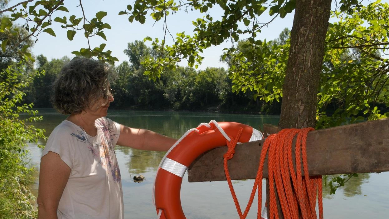Tre annegati in dieci giorni, i Comuni chiedono interventi più efficaci: sulle spiagge arrivano i salvagenti Tre annegati in dieci giorni, i Comuni chiedono interventi più efficaci: sulle spiagge arrivano i salvagenti