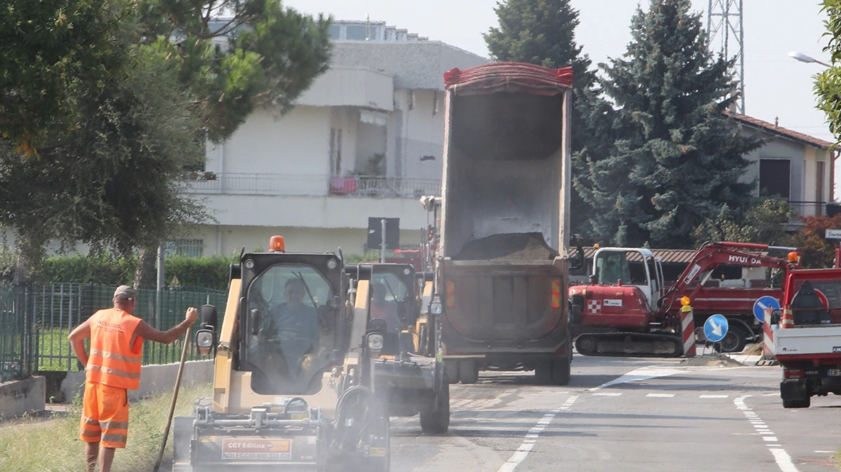 Il taglio di 3,7 milioni di euro in due anni rischia di compromettere l’attività di manutenzione delle strade portata avanti dalla Provincia Il taglio di 3,7 milioni di euro in due anni rischia di compromettere l’attività di manutenzione delle strade portata avanti dalla Provincia