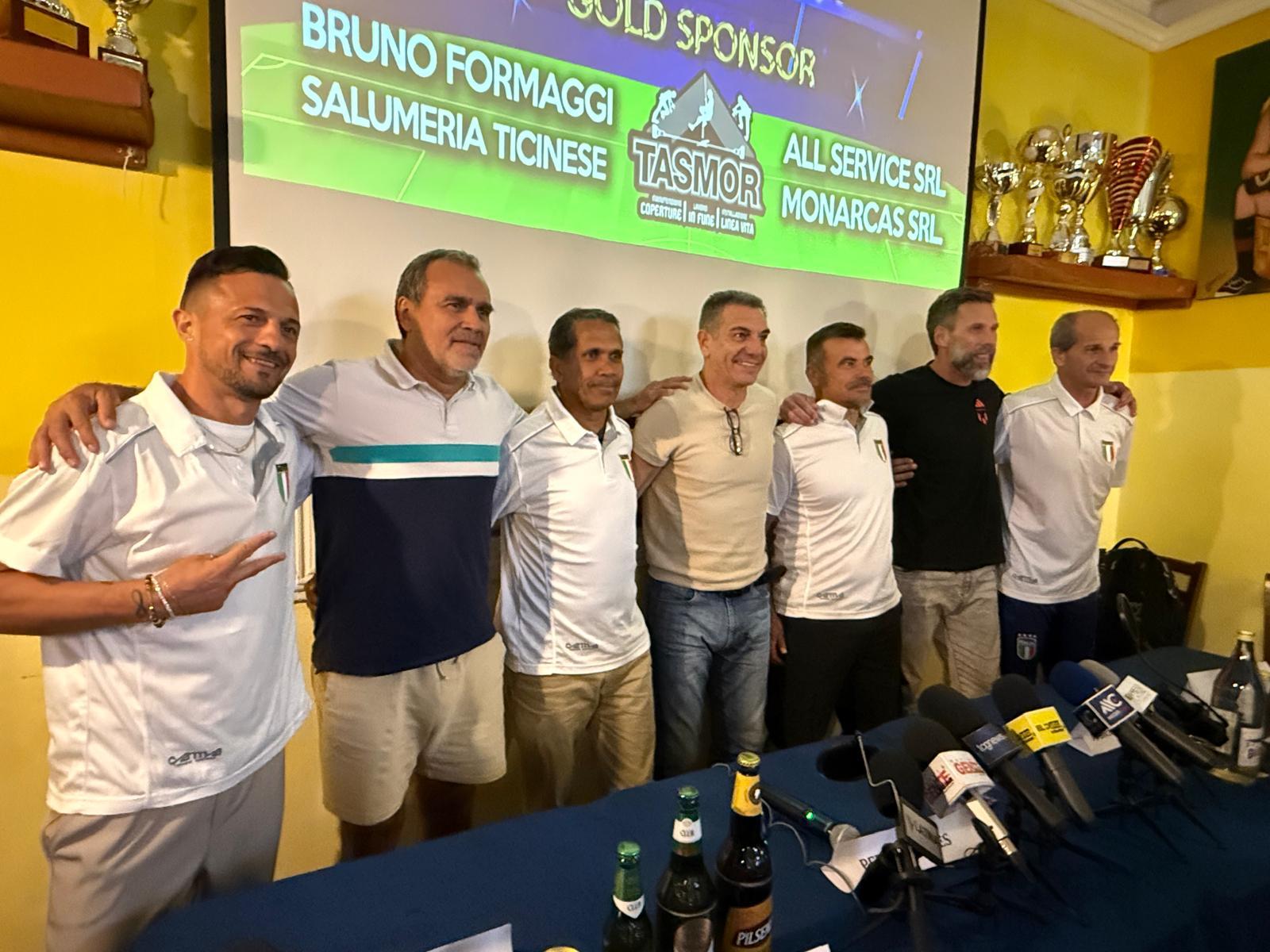 Sport, integrazione cultura: le leggende del calcio ecuadoriano in campo a Pero Sport, integrazione cultura: le leggende del calcio ecuadoriano in campo a Pero