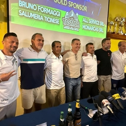 Sport, integrazione cultura: le leggende del calcio ecuadoriano in campo a Pero