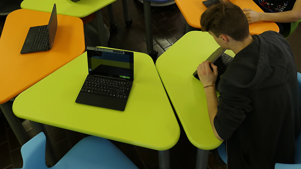 Attivi undici percorsi della “filiera 4+2“: dopo il primo corso di studi un percorso in un istituto tecnico, metà in aula e metà in azienda "La Brianza tra le più virtuose a livello nazionale, investiamo sui giovani". Attivi undici percorsi della “filiera 4+2“: dopo il primo corso di studi un percorso in un istituto tecnico, metà in aula e metà in azienda "La Brianza tra le più virtuose a livello nazionale, investiamo sui giovani".