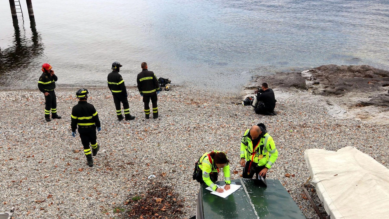 Soccorritori impegnati in un tentativo di salvataggio al Moregallo