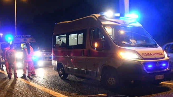 Sul posto sono intervenute tre ambulanze (foto di repertorio) Sul posto sono intervenute tre ambulanze (foto di repertorio)