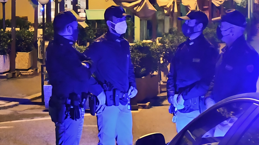 L’intervento delle pattuglie della Squadra Volante è avvenuto verso le 2.50 della notte tra la vigilia e Natale L’intervento delle pattuglie della Squadra Volante è avvenuto verso le 2.50 della notte tra la vigilia e Natale