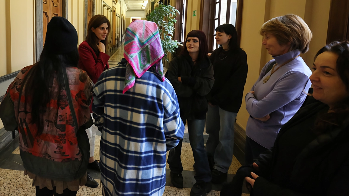 La delegazione di studenti e docenti davanti all’ufficio del sindaco in municipio La delegazione di studenti e docenti davanti all’ufficio del sindaco in municipio