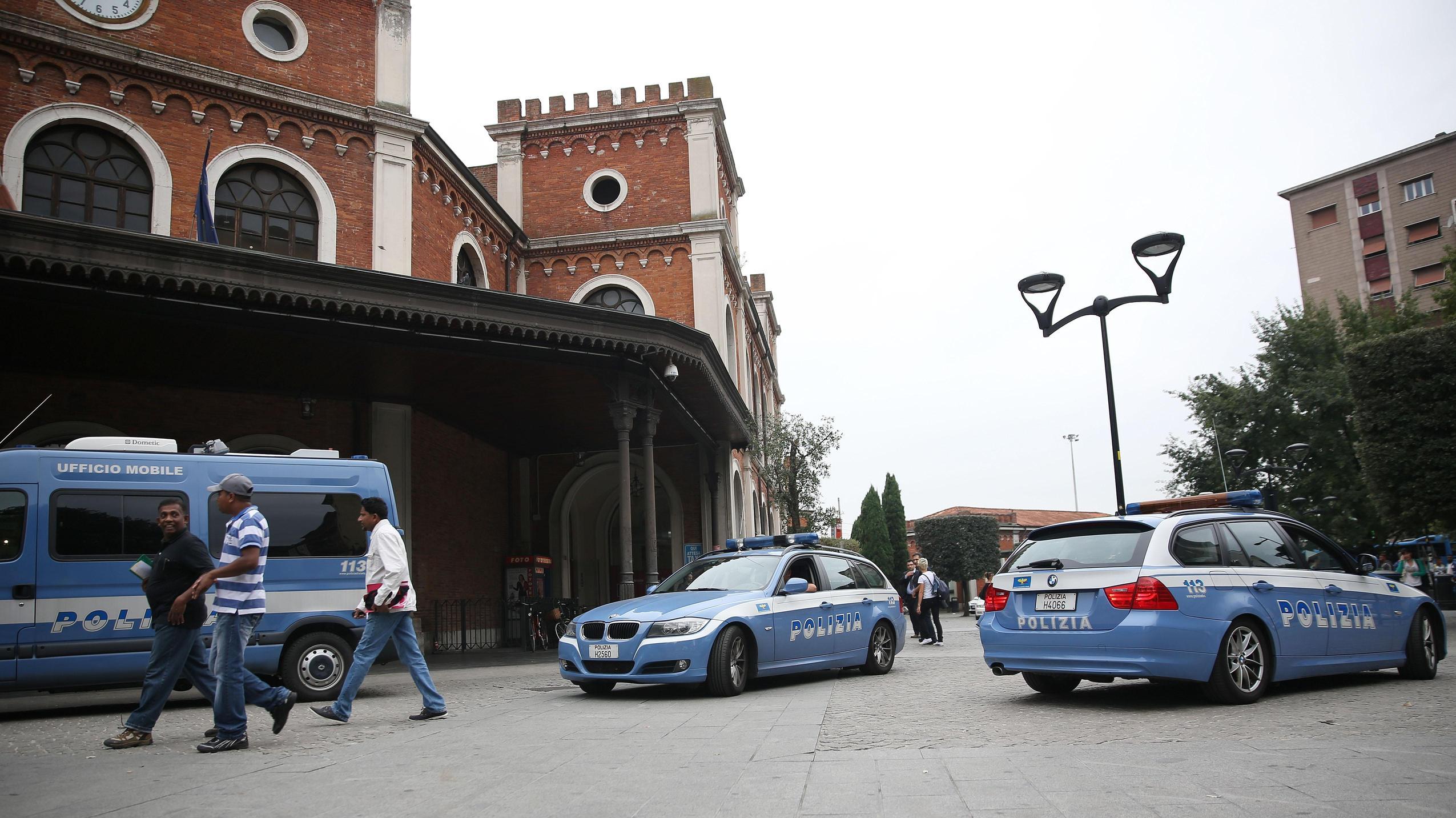 Casi di violenze. Accesso vietato nelle stazioni Casi di violenze. Accesso vietato nelle stazioni