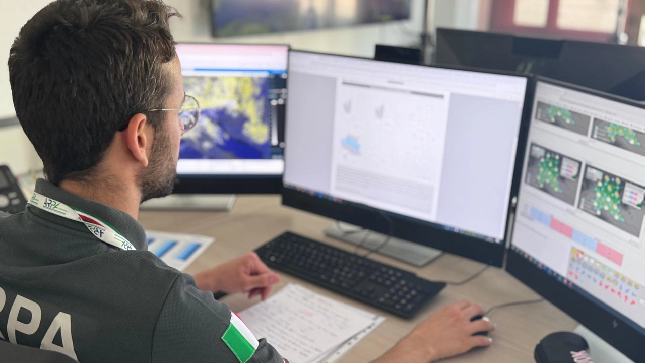 Il centro regionale idrometeo e clima di Arpa Lombardia Oltre alle previsioni del meteo monitora le risorse idriche Il centro regionale idrometeo e clima di Arpa Lombardia Oltre alle previsioni del meteo monitora le risorse idriche