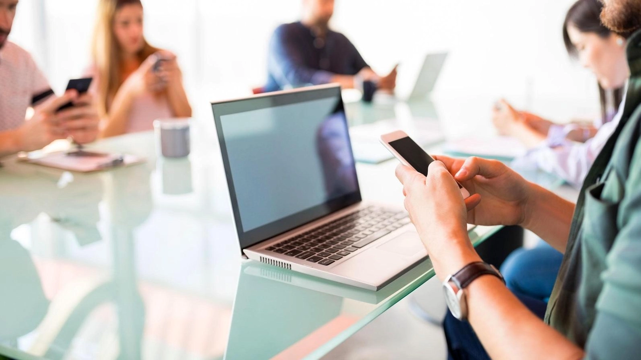 Afol Monza Brianza offre corsi gratuiti di Digital Campus per diventare Facilitatore, Content Curator o Marketer Digitale, rivolti a disoccupati tra i 34 e i 50 anni. Durata 200 ore con supporto post-corso per trovare lavoro. Contattare m.angeli@afolmb.it per info. Afol Monza Brianza offre corsi gratuiti di Digital Campus per diventare Facilitatore, Content Curator o Marketer Digitale, rivolti a disoccupati tra i 34 e i 50 anni. Durata 200 ore con supporto post-corso per trovare lavoro. Contattare m.angeli@afolmb.it per info.