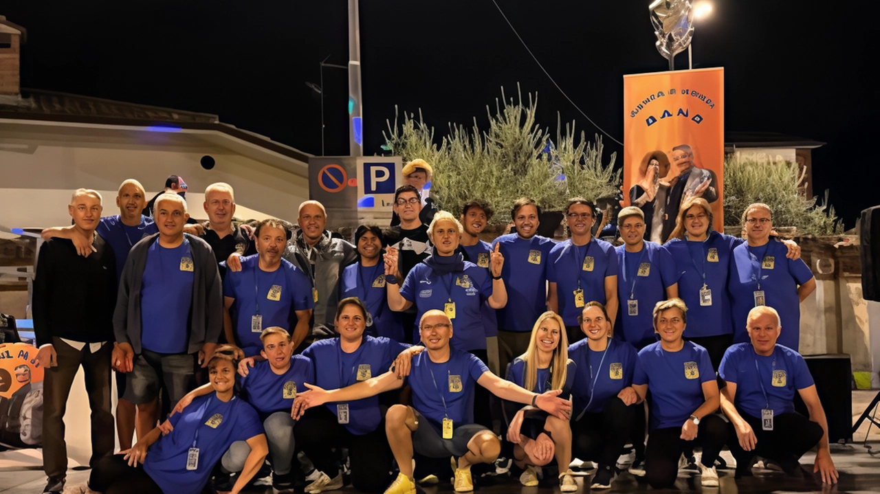 I trentacinque volontari impegnati nella kermesse dedicata alla lotta contro la Sclerosi Multipla I trentacinque volontari impegnati nella kermesse dedicata alla lotta contro la Sclerosi Multipla