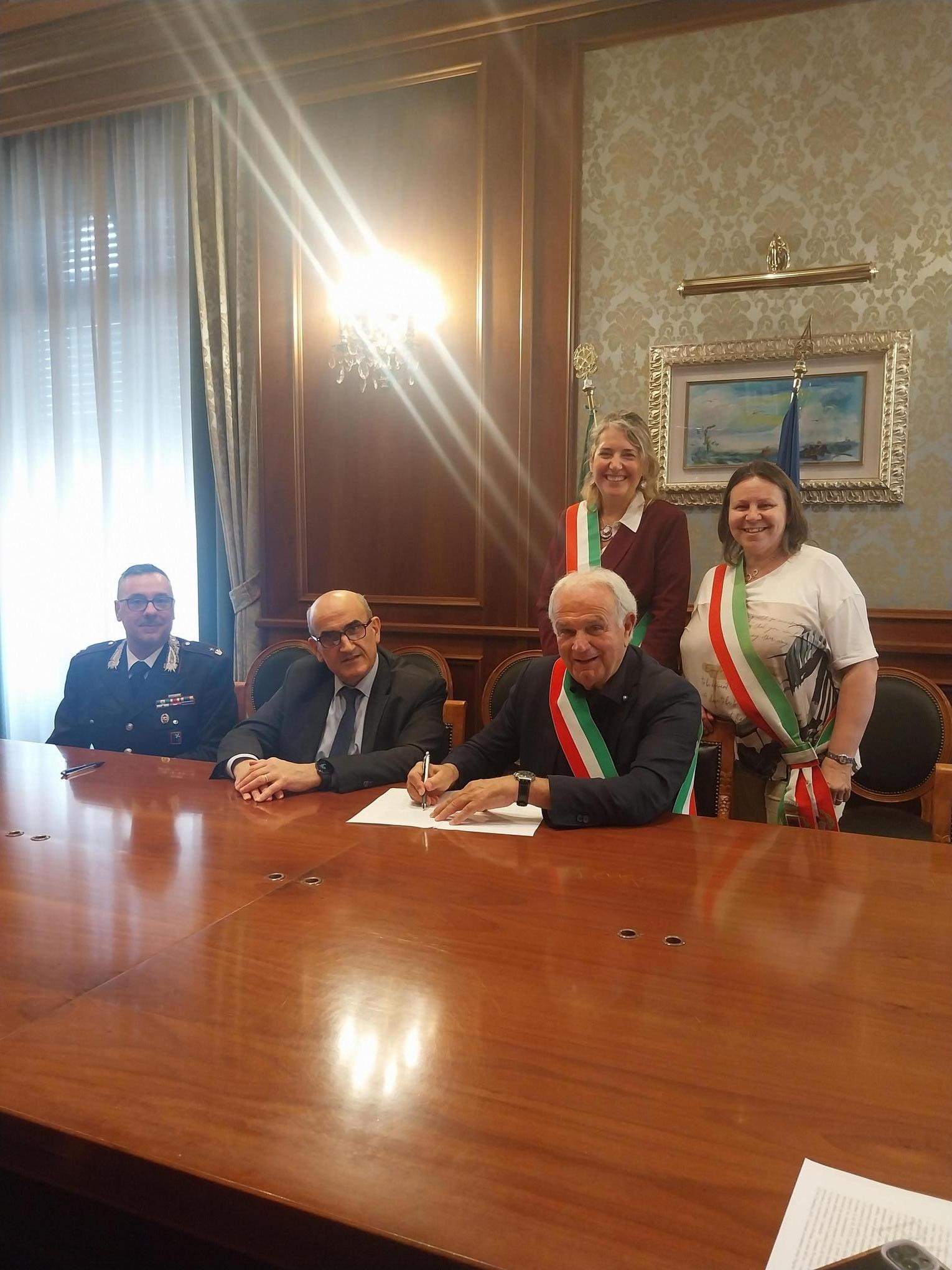 Carabinieri, nuova sede. Firmato il contratto: "Una caserma moderna"