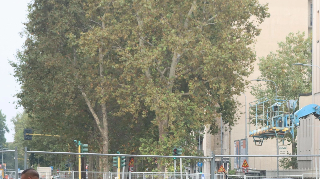 Piazza Frattini è riaperta al traffico. Dopo anni di lavori per la fermata della linea metro M4, la viabilità è... Piazza Frattini è riaperta al traffico. Dopo anni di lavori per la fermata della linea metro M4, la viabilità è...