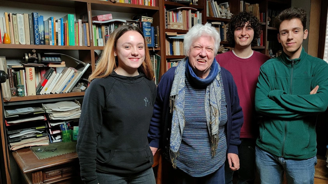 I ragazzi delle superiori di Seregno e Lissone nel documentario sull’eroismo dei coniugi Tagliabue che salvarono una famiglia ebrea. I ragazzi delle superiori di Seregno e Lissone nel documentario sull’eroismo dei coniugi Tagliabue che salvarono una famiglia ebrea.