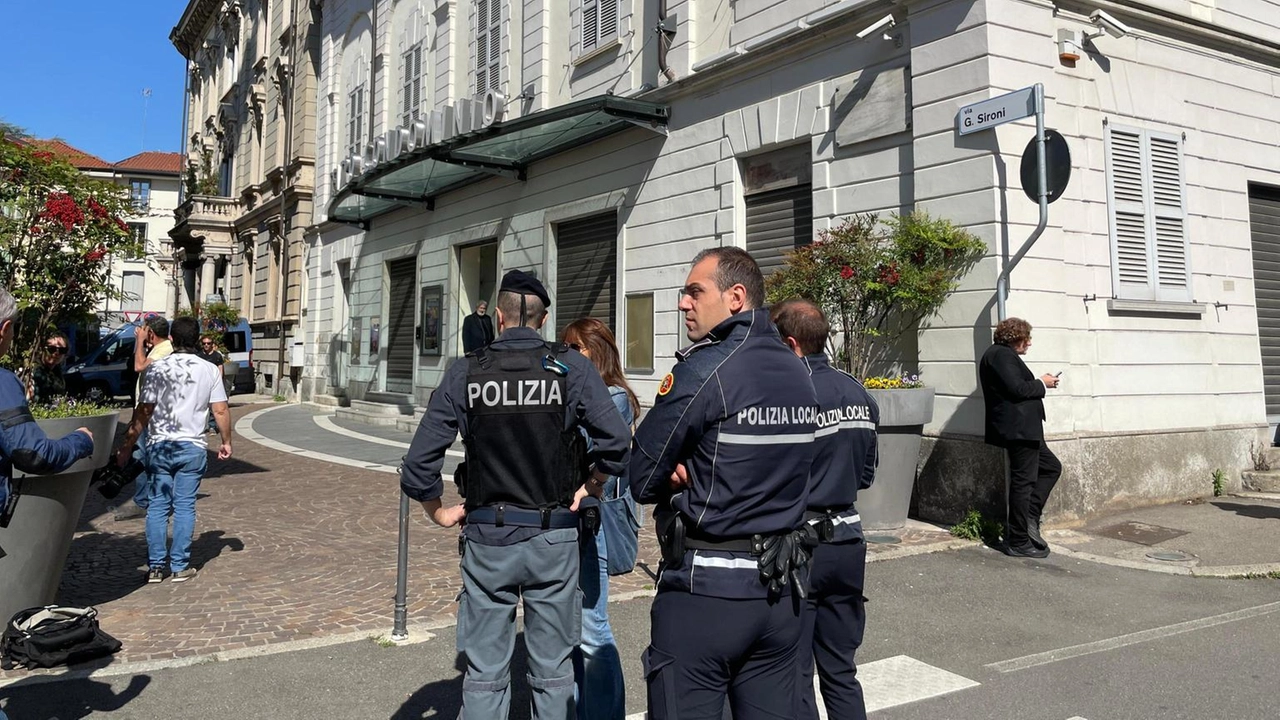 Il modello di sicurezza partecipata si base sulla collaborazione tra cittadini “osservatori“ e forze dell’ordine Il modello di sicurezza partecipata si base sulla collaborazione tra cittadini “osservatori“ e forze dell’ordine