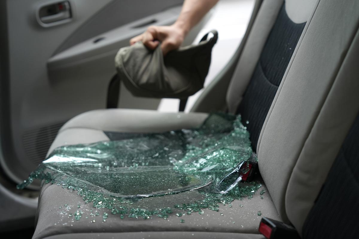 tentata rapina e danneggiamento auto due arresti nella notte