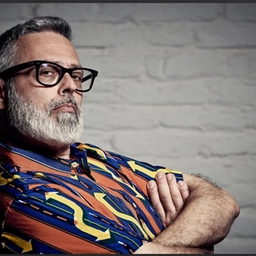 Frankie hi-nrg, voce e batteria: “Lavoro per sottrazione come Chanel. E mi protegge la corrazza dei testi”
