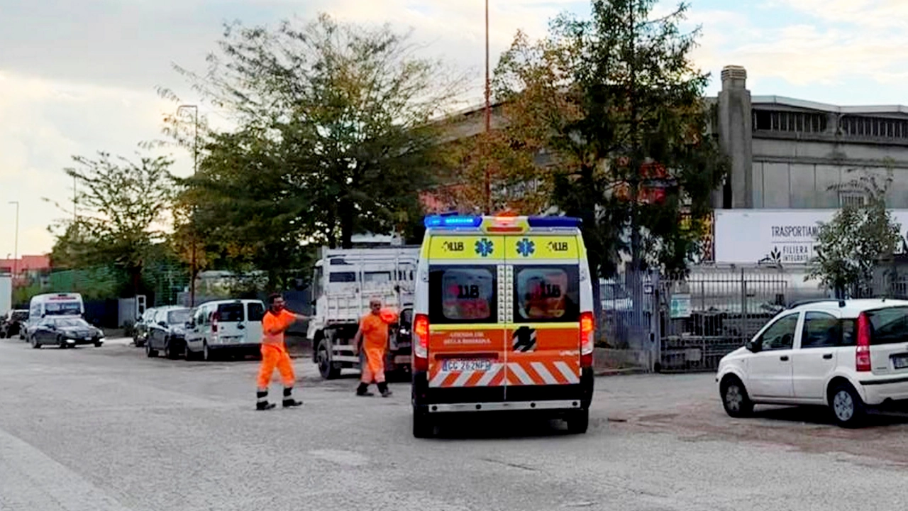 Sul posto diversi mezzi di soccorso (foto di repertorio) Sul posto diversi mezzi di soccorso (foto di repertorio)